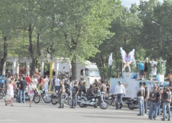 Parada carelor alegorice din Mamaia, păzită de poliţiştii locali